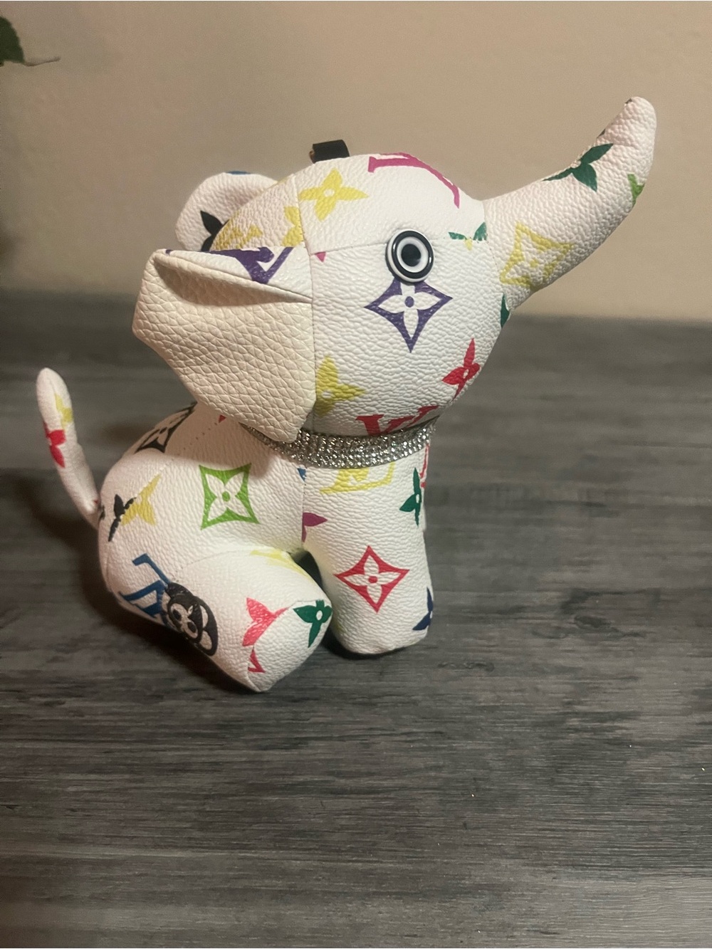 Multicolor Pattern Elephant Keychain - Picture 4 of 6